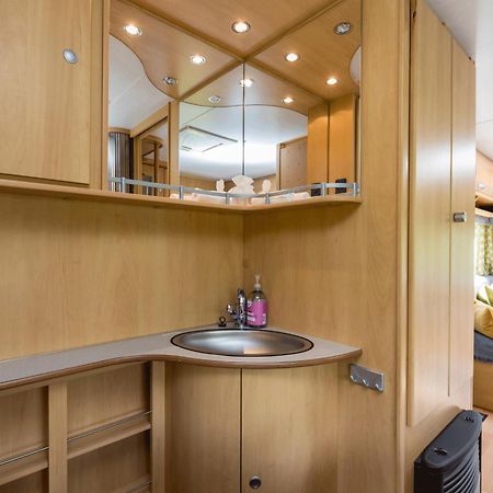 Cosy Caravan On Luxury Campsite Hulme End Exterior foto