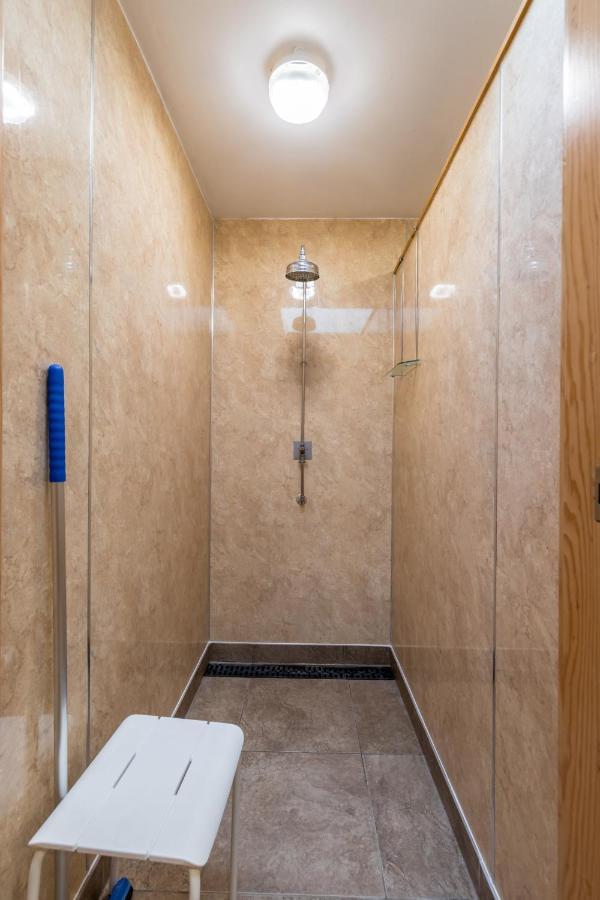 Cosy Caravan On Luxury Campsite Hulme End Exterior foto