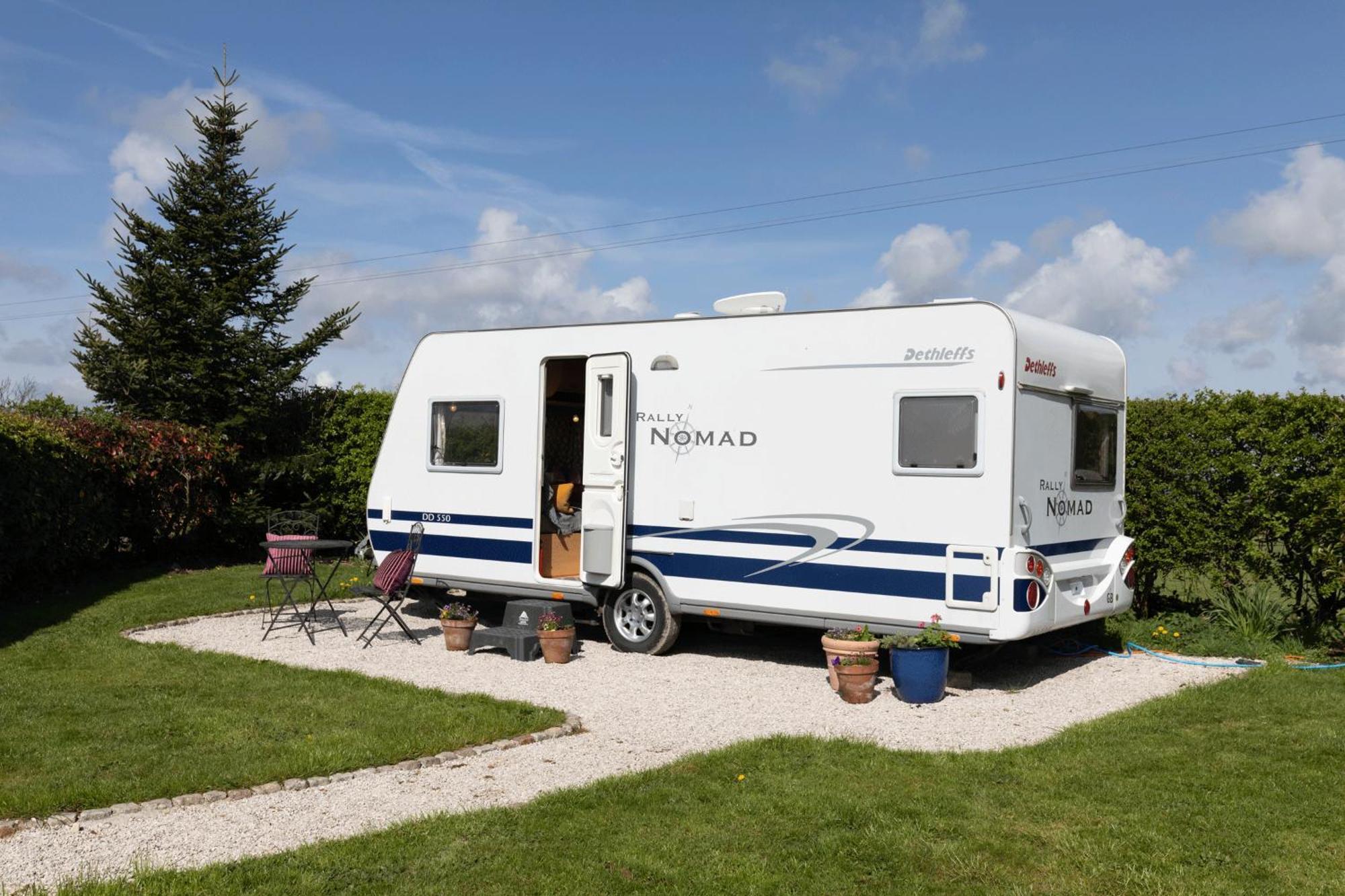 Cosy Caravan On Luxury Campsite Hulme End Exterior foto